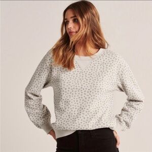 Abercrombie & Fitch Leopard Crew Neck Sweatshirt‎